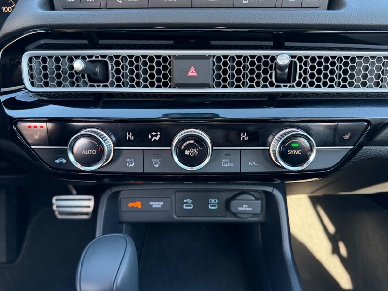 Honda Civic Sedan Hybrid Vehicle Full-screen Gallery Image 15