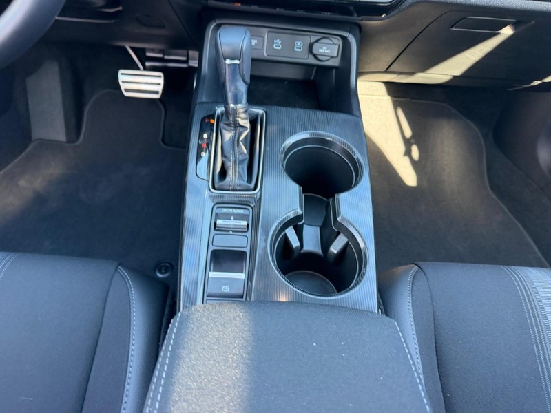 Honda Civic Sedan Hybrid Vehicle Full-screen Gallery Image 16