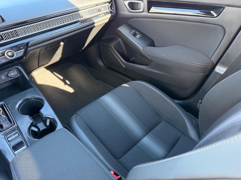 Honda Civic Sedan Hybrid Vehicle Full-screen Gallery Image 17