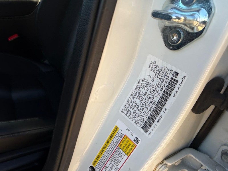 Honda Civic Sedan Hybrid Vehicle Full-screen Gallery Image 22