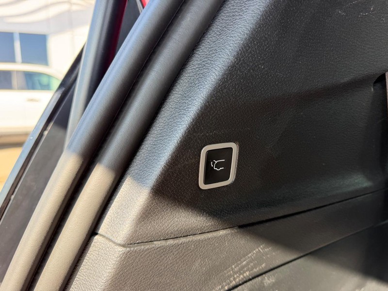 Chrysler Pacifica Vehicle Full-screen Gallery Image 05