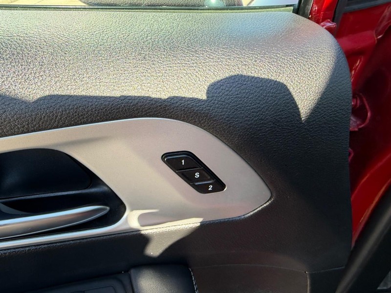 Chrysler Pacifica Vehicle Full-screen Gallery Image 22