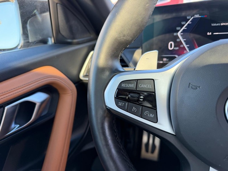 BMW 2 Series Vehicle Full-screen Gallery Image 12