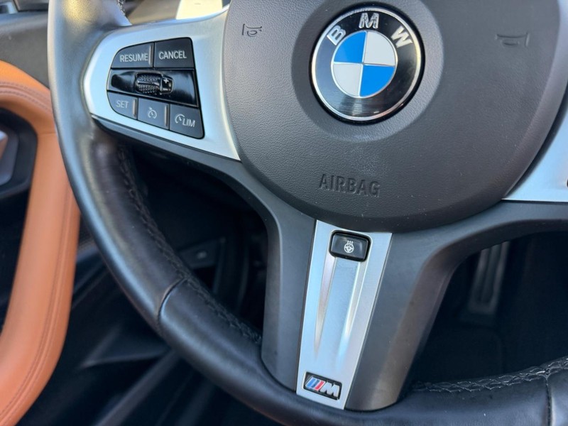 BMW 2 Series Vehicle Full-screen Gallery Image 13