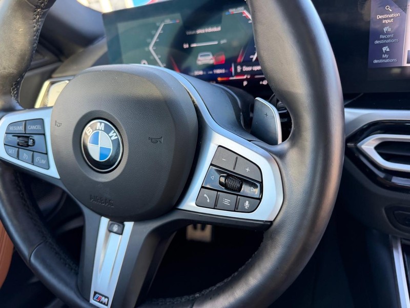 BMW 2 Series Vehicle Full-screen Gallery Image 14