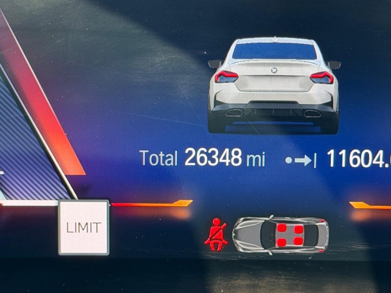 BMW 2 Series Vehicle Full-screen Gallery Image 21