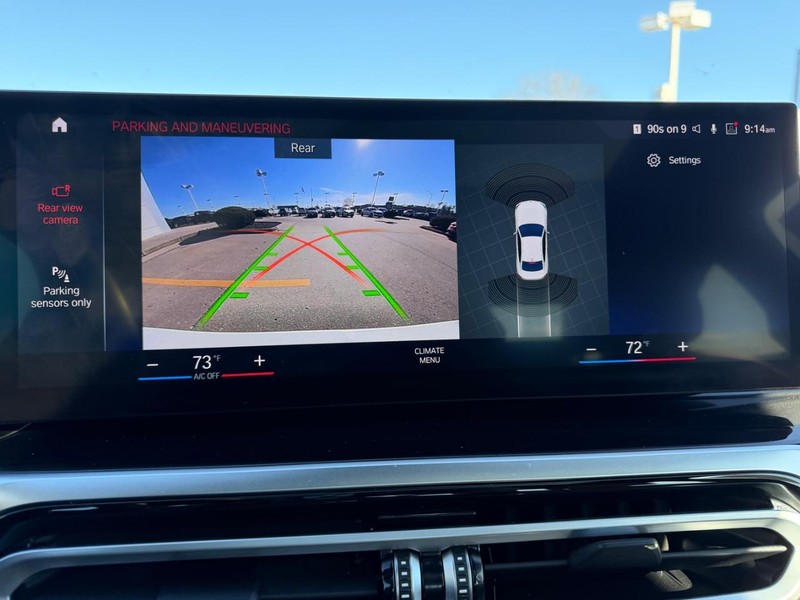 BMW 2 Series Vehicle Full-screen Gallery Image 22