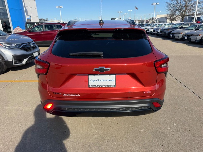 Chevrolet Trax Vehicle Full-screen Gallery Image 03