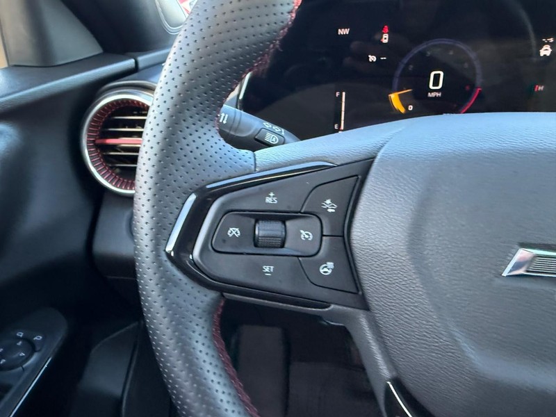 Chevrolet Trax Vehicle Full-screen Gallery Image 12