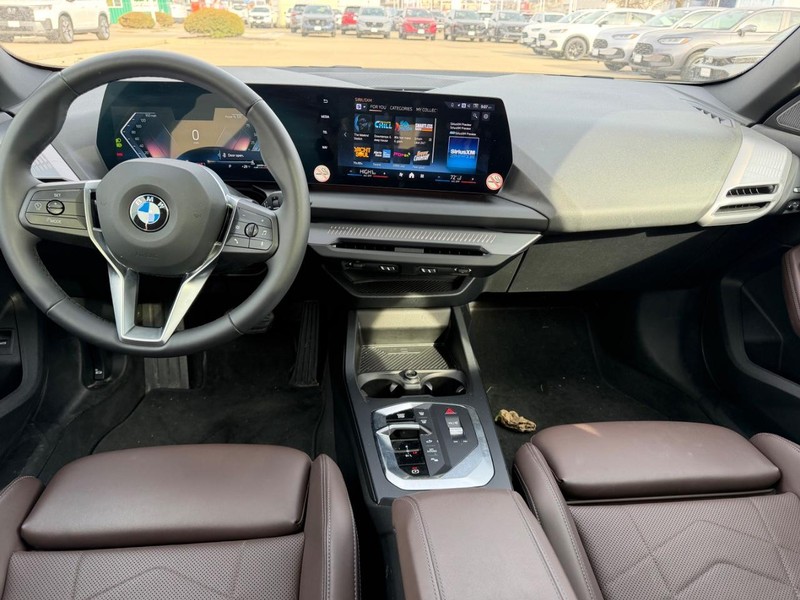 BMW 2 Series Vehicle Full-screen Gallery Image 10