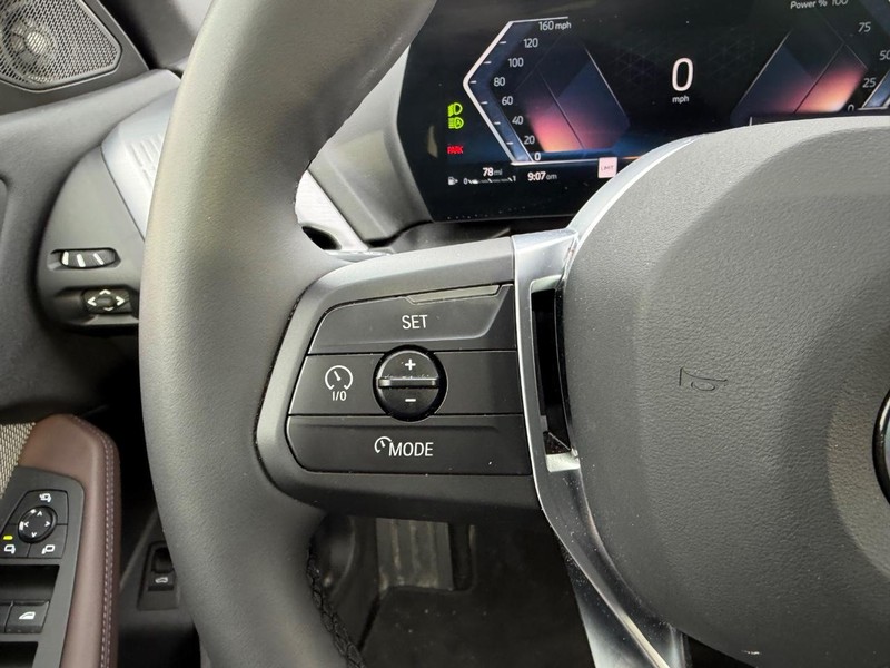 BMW 2 Series Vehicle Full-screen Gallery Image 12