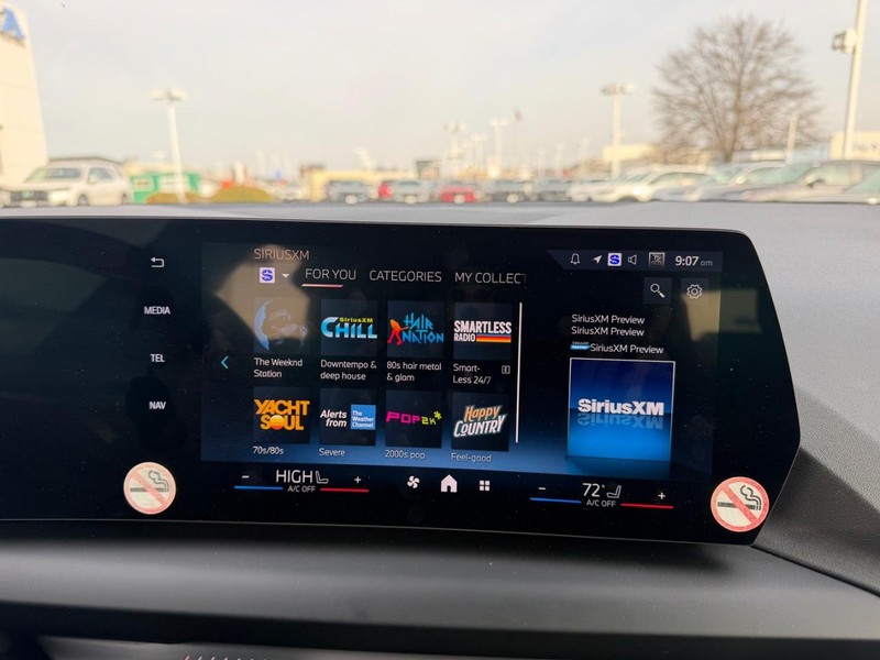 BMW 2 Series Vehicle Full-screen Gallery Image 14