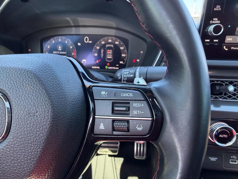 Acura Integra Vehicle Full-screen Gallery Image 13