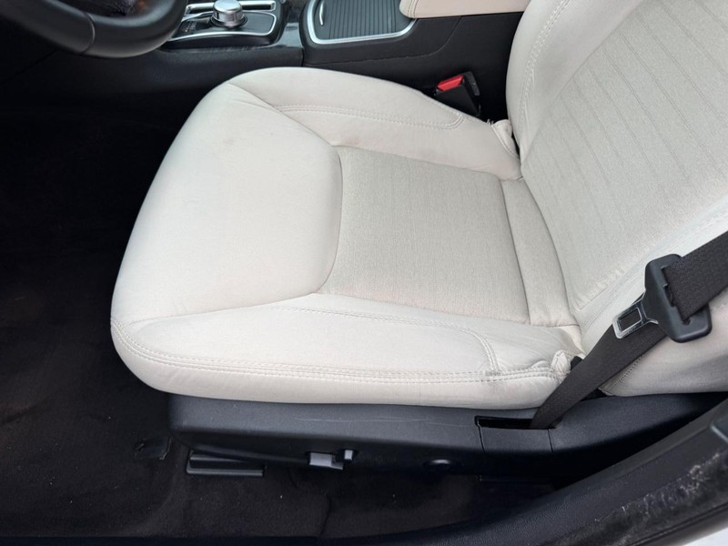 Chrysler 300 Vehicle Full-screen Gallery Image 18