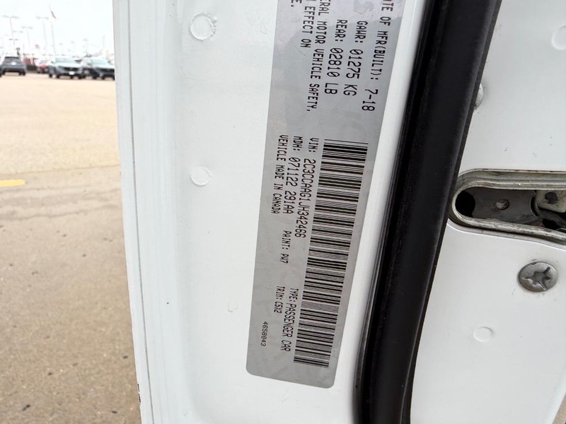 Chrysler 300 Vehicle Full-screen Gallery Image 21