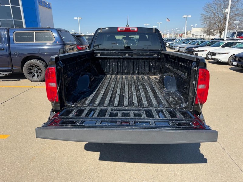 Chevrolet Colorado Vehicle Full-screen Gallery Image 04