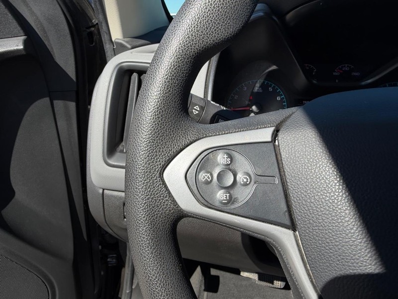 Chevrolet Colorado Vehicle Full-screen Gallery Image 11