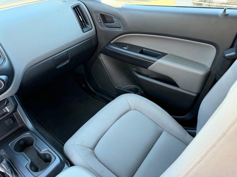 Chevrolet Colorado Vehicle Full-screen Gallery Image 15