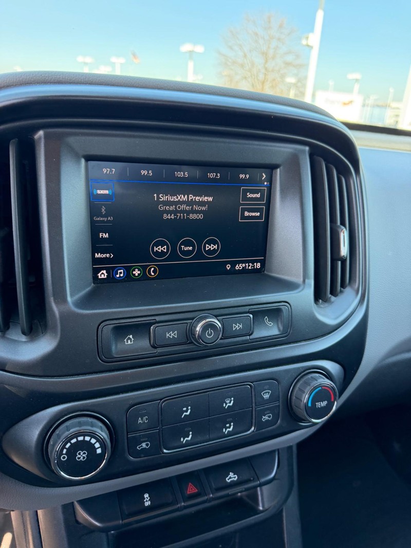 Chevrolet Colorado Vehicle Full-screen Gallery Image 19