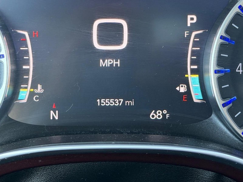 Chrysler Pacifica Vehicle Full-screen Gallery Image 25