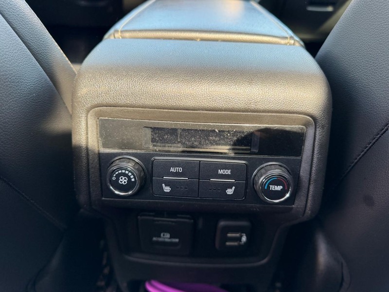 GMC Acadia Vehicle Full-screen Gallery Image 11