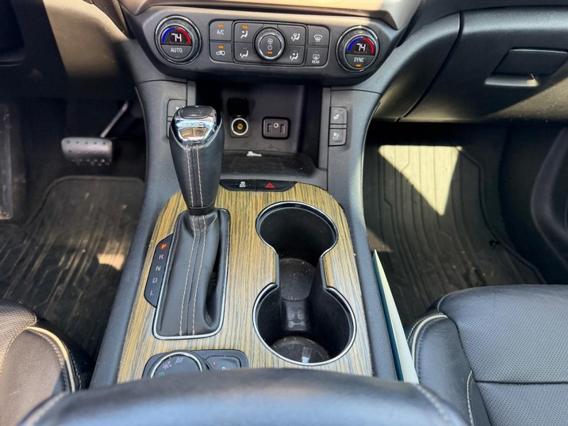 GMC Acadia Vehicle Full-screen Gallery Image 18