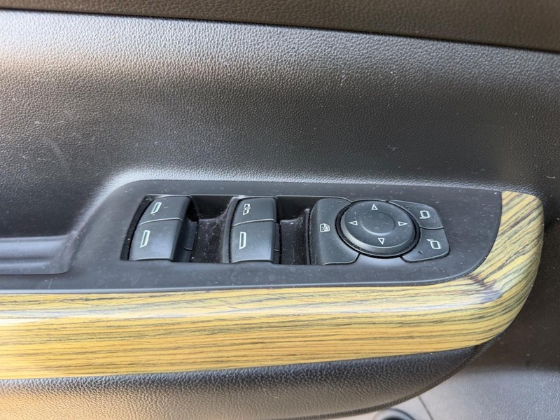 GMC Acadia Vehicle Full-screen Gallery Image 20