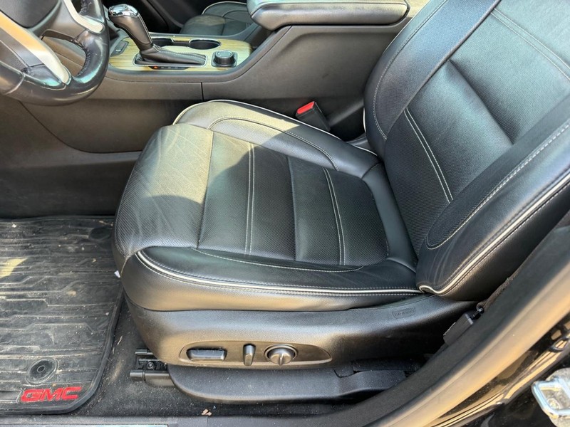 GMC Acadia Vehicle Full-screen Gallery Image 22