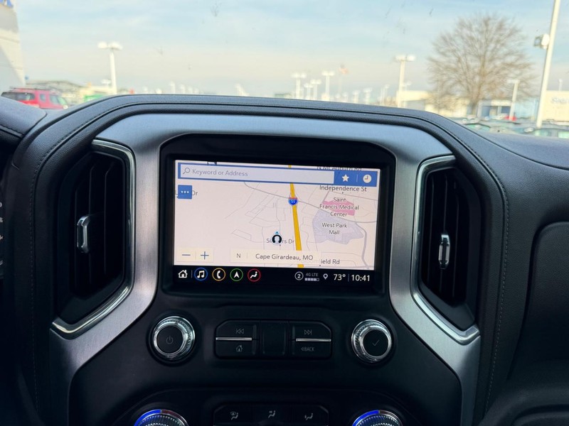 GMC Sierra 1500 Vehicle Full-screen Gallery Image 13