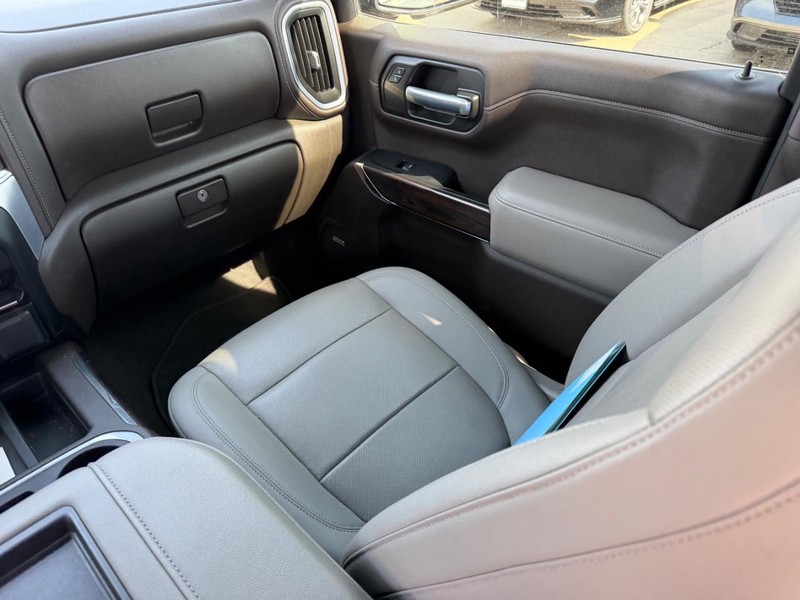 GMC Sierra 1500 Vehicle Full-screen Gallery Image 15