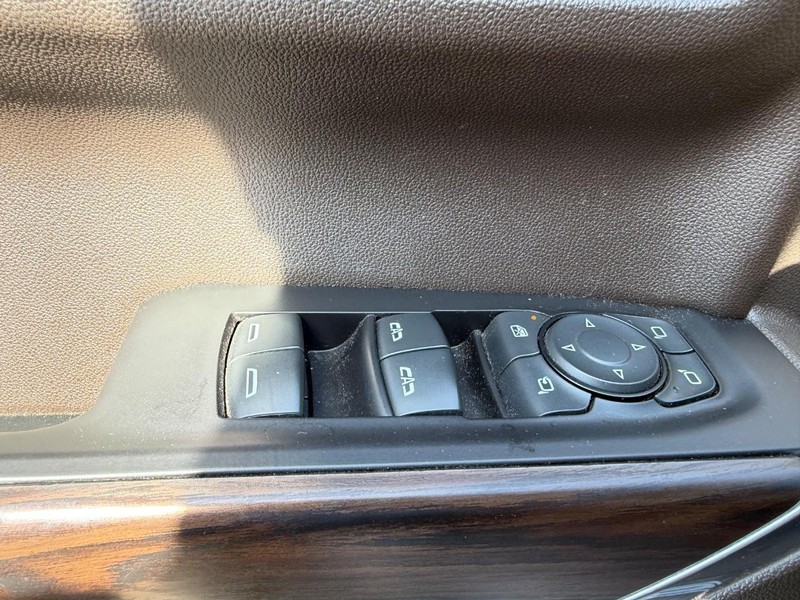 GMC Sierra 1500 Vehicle Full-screen Gallery Image 16