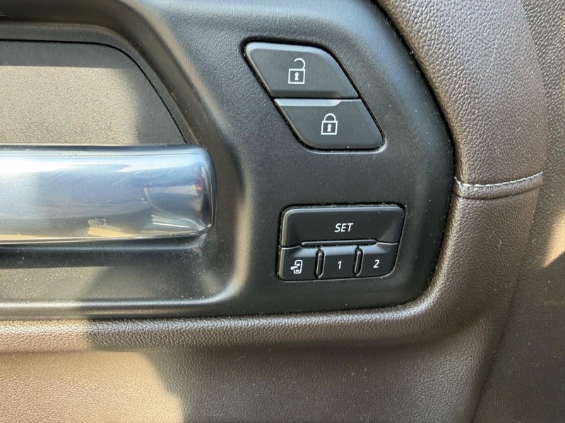 GMC Sierra 1500 Vehicle Full-screen Gallery Image 17