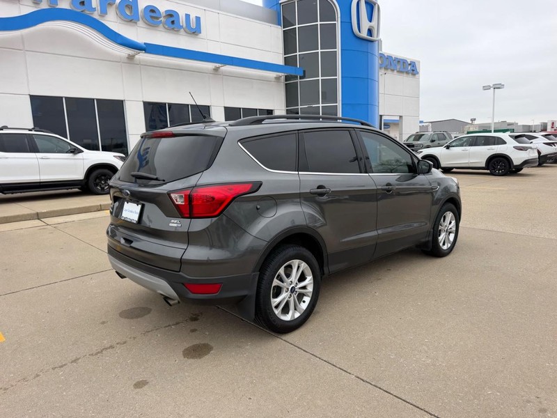 Ford Escape Vehicle Full-screen Gallery Image 02