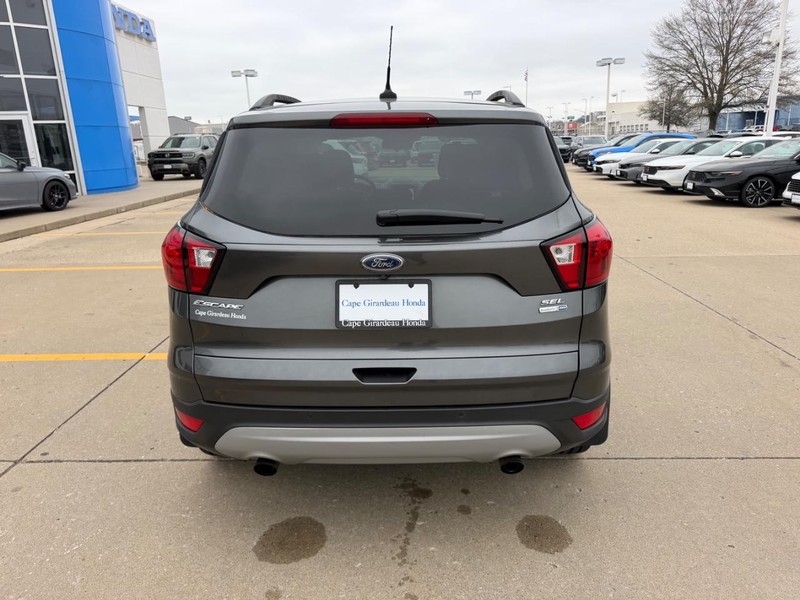 Ford Escape Vehicle Full-screen Gallery Image 03