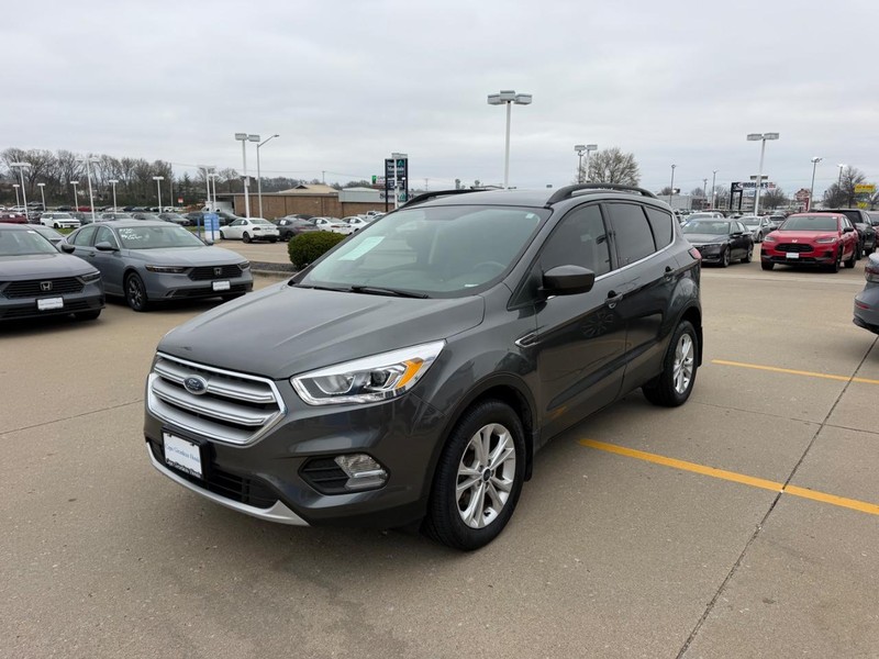 Ford Escape Vehicle Full-screen Gallery Image 07