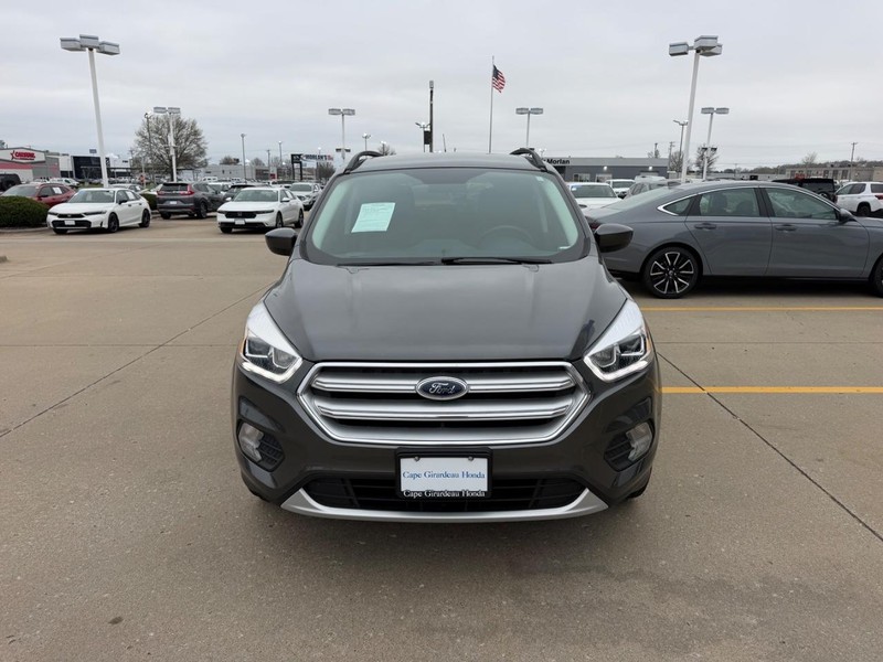 Ford Escape Vehicle Full-screen Gallery Image 08