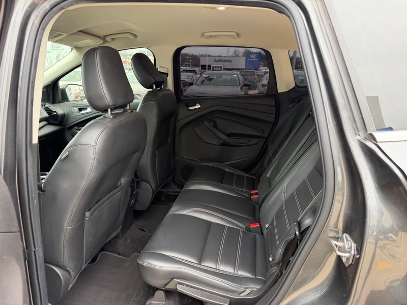 Ford Escape Vehicle Full-screen Gallery Image 09