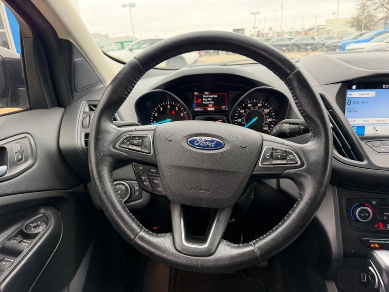 Ford Escape Vehicle Full-screen Gallery Image 11