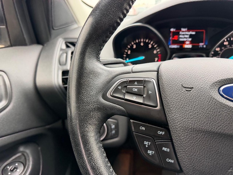 Ford Escape Vehicle Full-screen Gallery Image 12