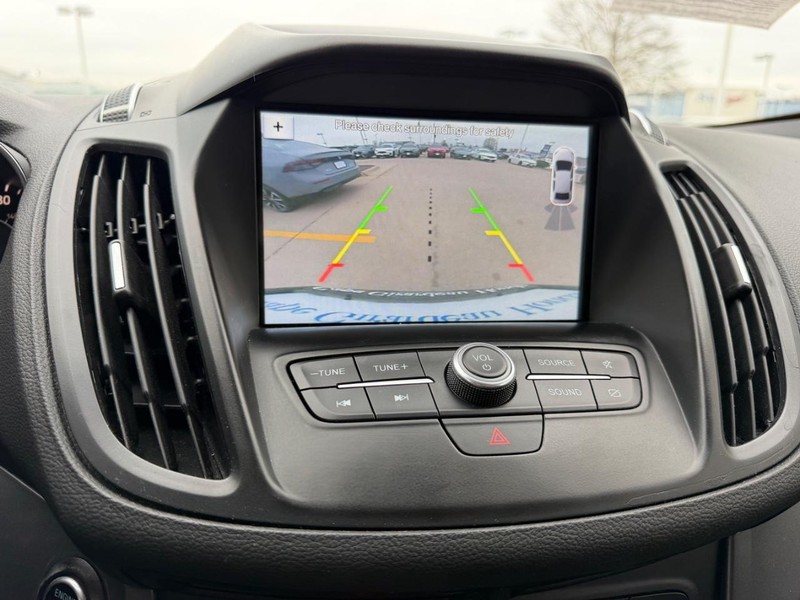 Ford Escape Vehicle Full-screen Gallery Image 21