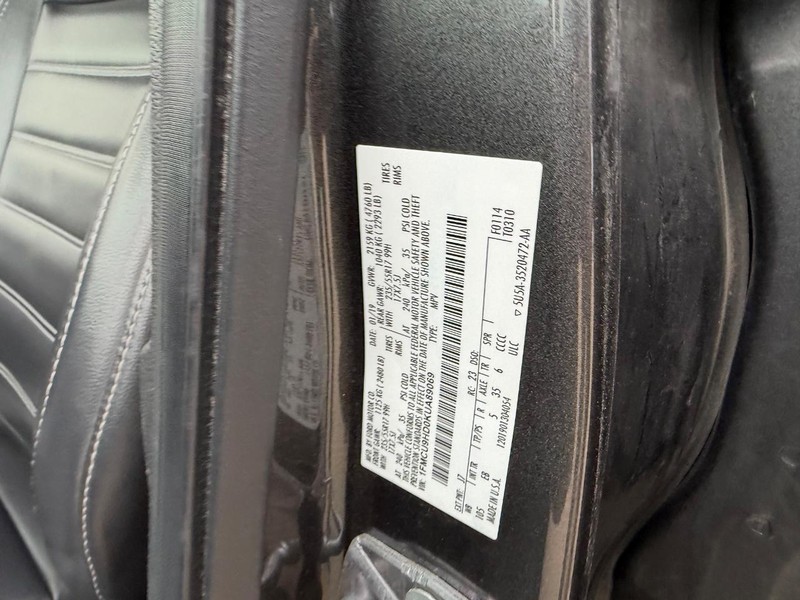 Ford Escape Vehicle Full-screen Gallery Image 22