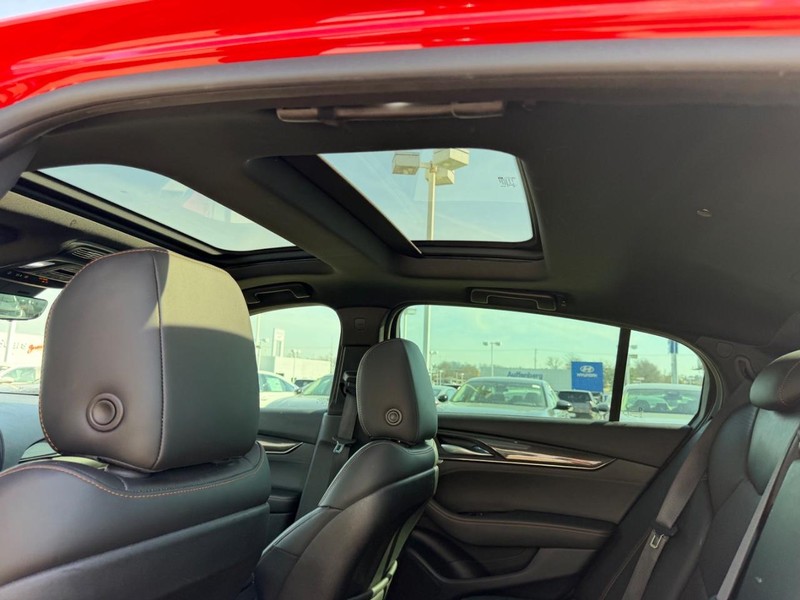 Cadillac CT5 Vehicle Full-screen Gallery Image 09