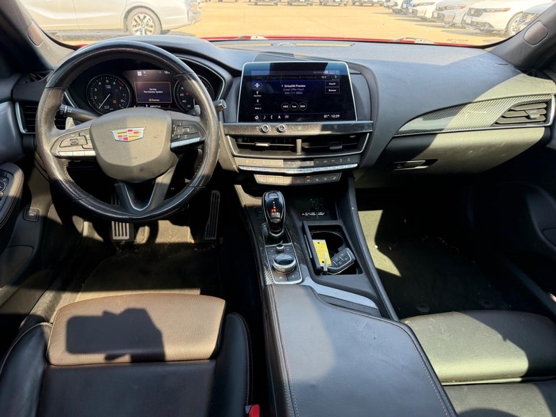 Cadillac CT5 Vehicle Full-screen Gallery Image 10