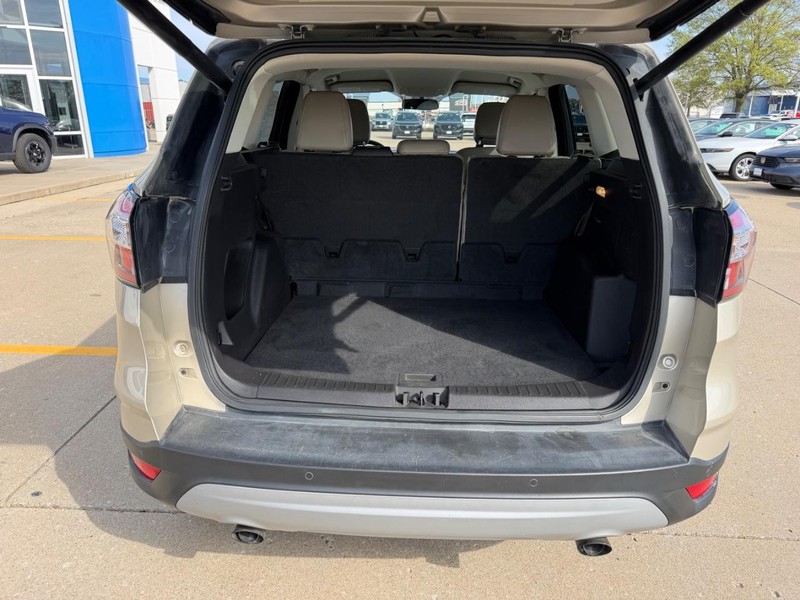 Ford Escape Vehicle Full-screen Gallery Image 04