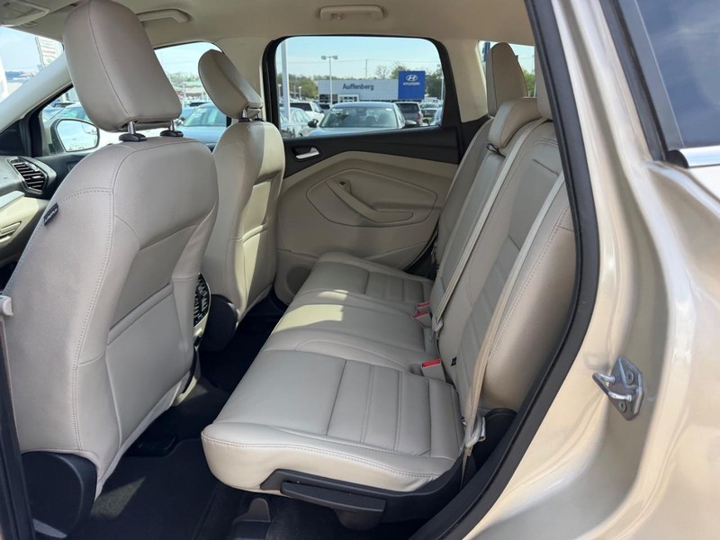 Ford Escape Vehicle Full-screen Gallery Image 09