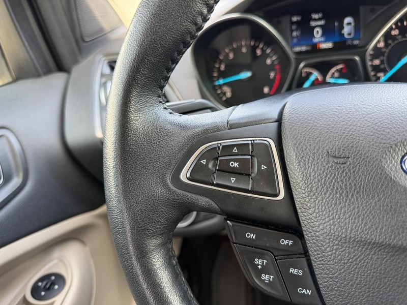 Ford Escape Vehicle Full-screen Gallery Image 12