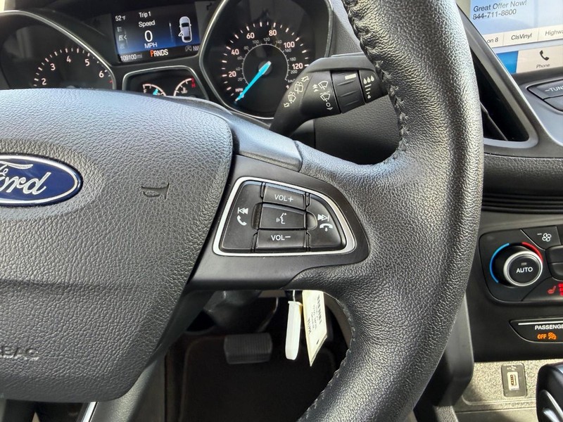 Ford Escape Vehicle Full-screen Gallery Image 13