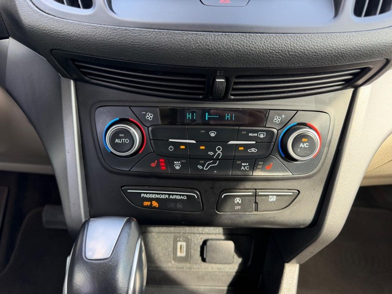 Ford Escape Vehicle Full-screen Gallery Image 15