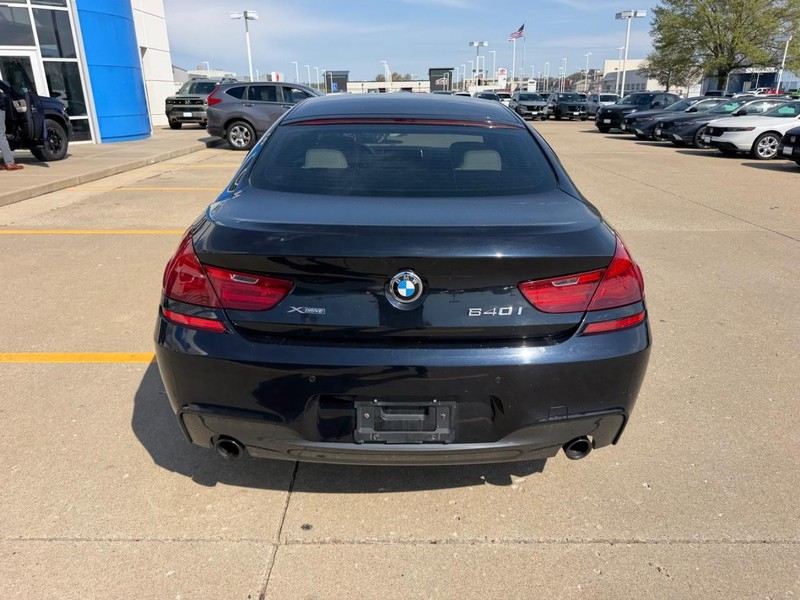 BMW 6 Series Vehicle Full-screen Gallery Image 03