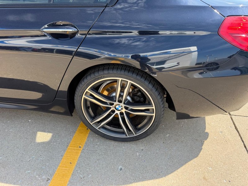 BMW 6 Series Vehicle Full-screen Gallery Image 05